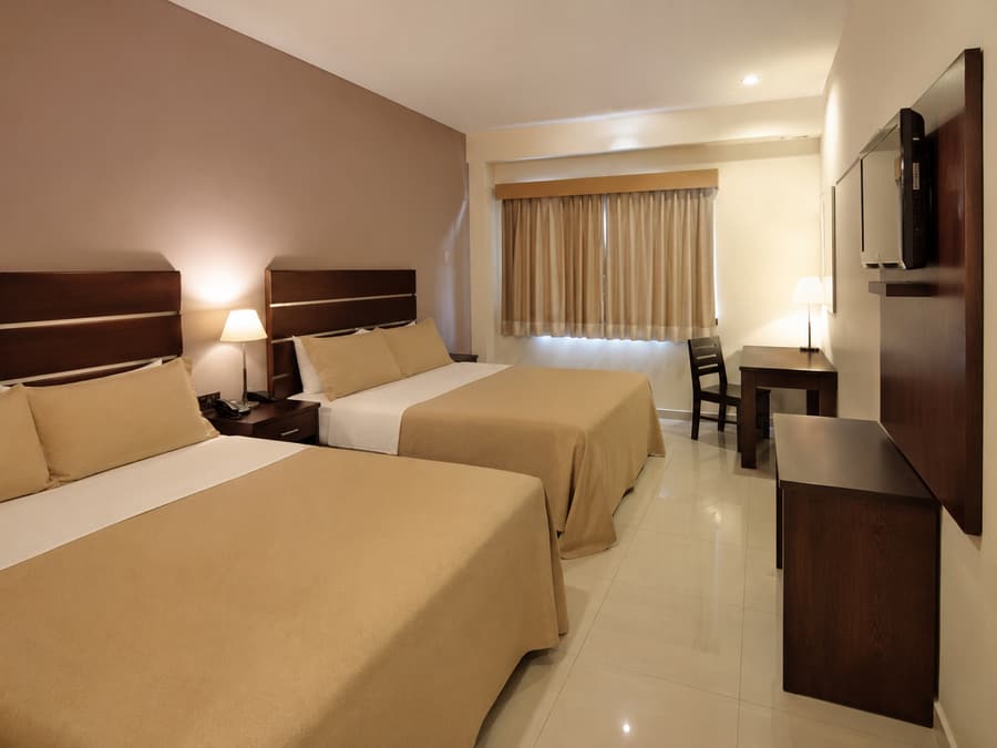Habitación de 4 Camas — Hotel Alcalá