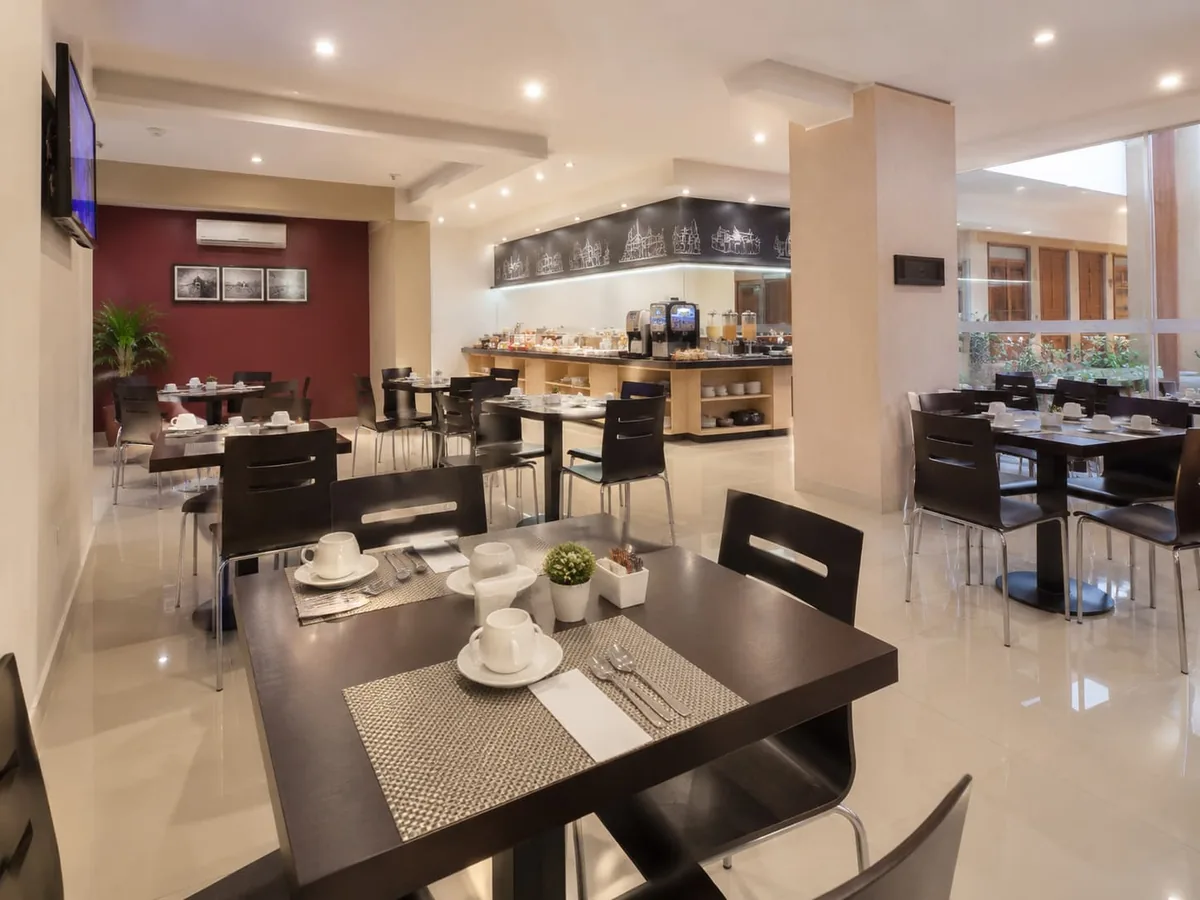 Restaurante y área de desayunos